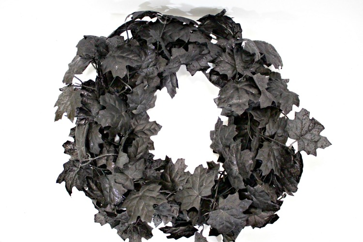 DIY Halloween Wreath! www.designinsidethebox.com