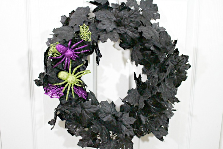 DIY Halloween Wreath! www.designinsidethebox.com