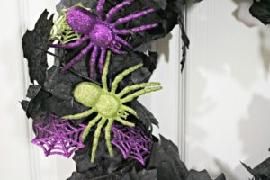 DIY Halloween Wreath! www.designinsidethebox.com