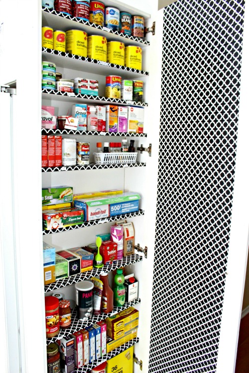 How to Organize a Small Pantry! www.designinsidethebox.com