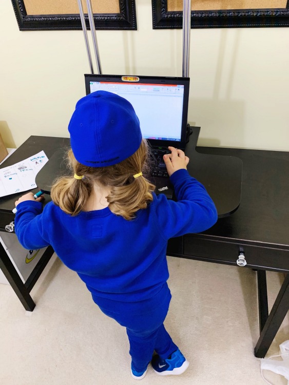 AnthroDesk Standing Desk Review - www.designinsidethebox.com