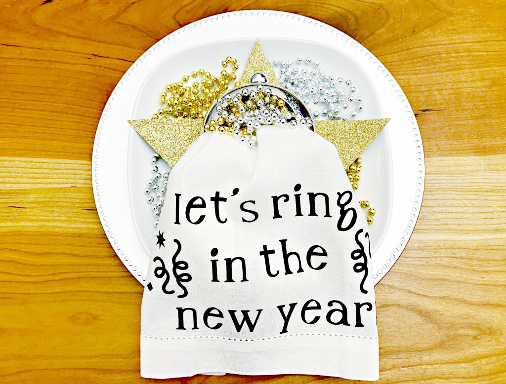 New Years Eve Napkins (and 5 Reasons why I love my Cricut Explore Air2!) www.designinsidethebox.com