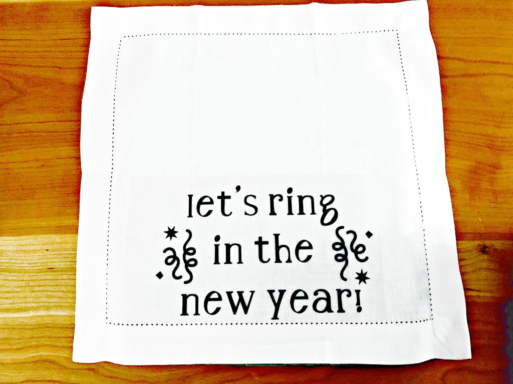 New Years Eve Napkins (and 5 Reasons why I love my Cricut Explore Air2!) www.designinsidethebox.com